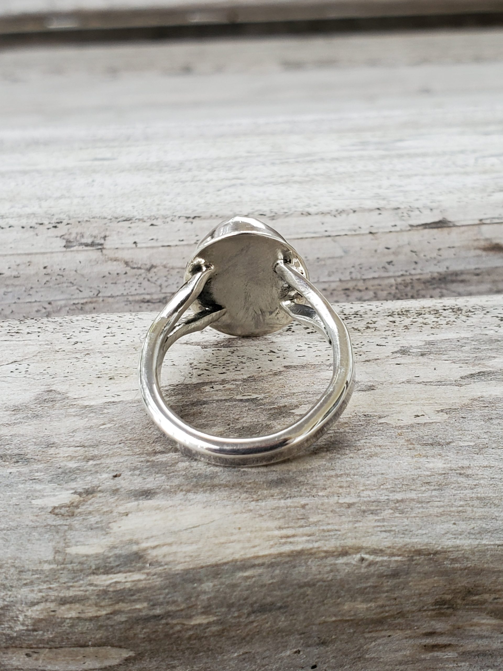 Oval Blue and Gold Agate Cabochon Sterling Silver Split Ring shown at the back side